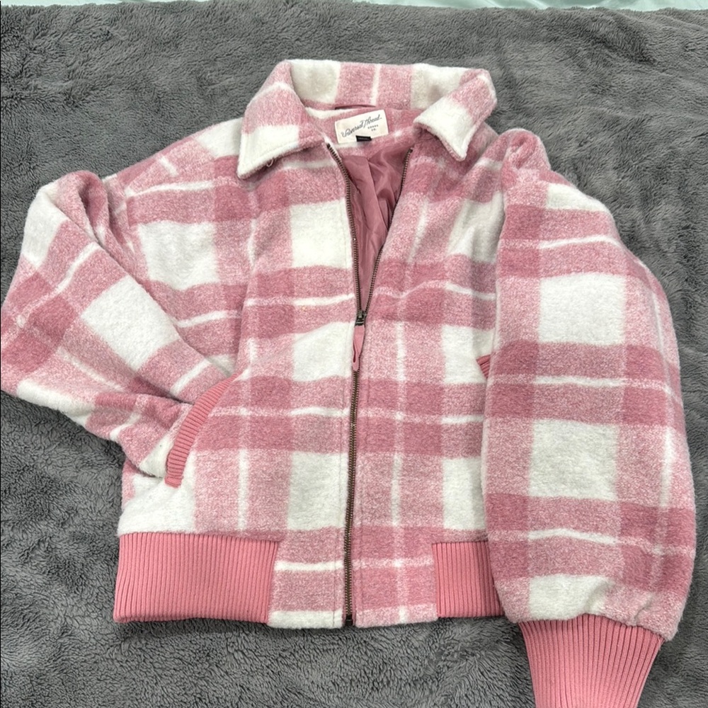 Universal Thread Pink and White Puffer Jacket